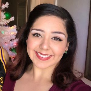 Meet your Posher, Hilary